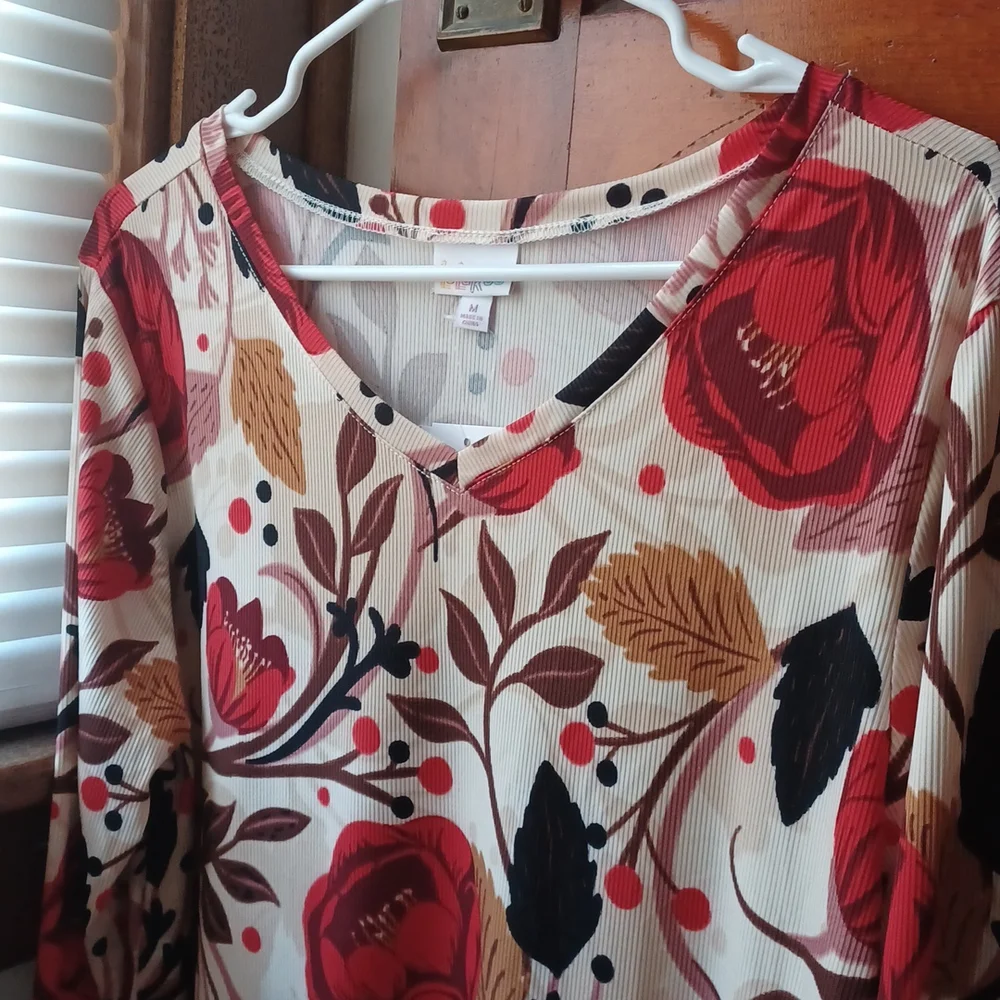 Lularoe Elizabeth tunic - Picture 5 of 5